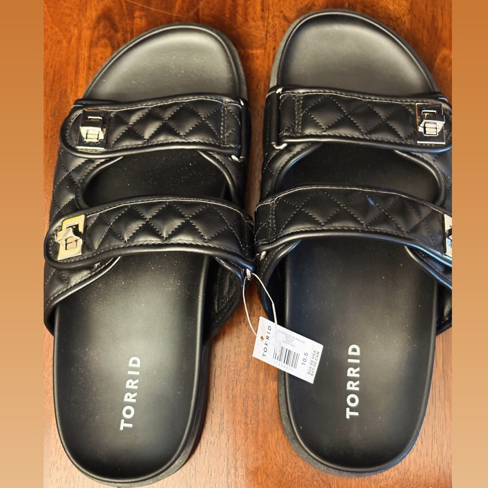 ⚫️ NWT Torrid Black Quilted Slide Sandals